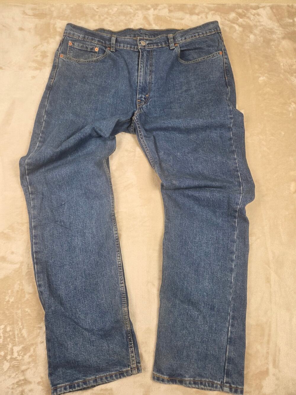 Levi's 514 Straight Fit jeans in a versatile, mid-rise medium indigo wash 38x32